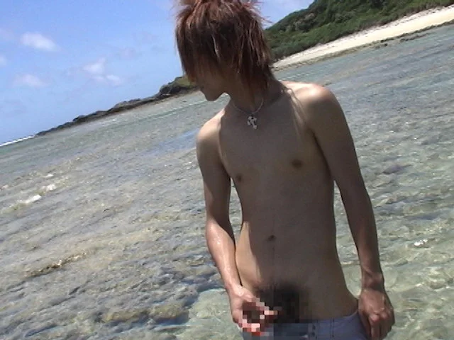 沖縄の海でイケメンるいが砂まみれでオナニー！-2