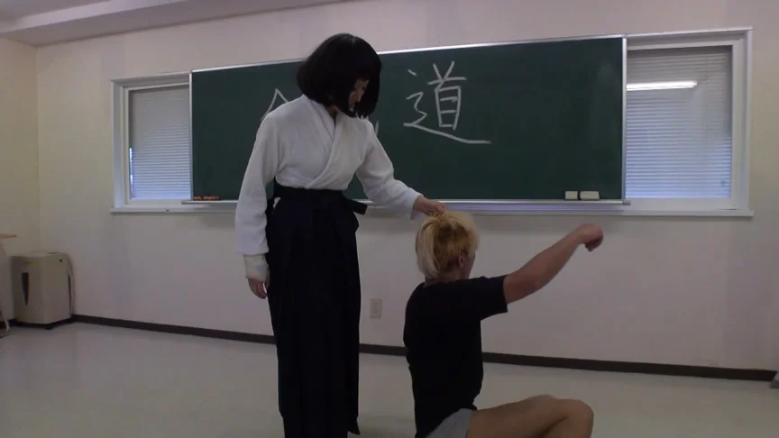 彩技絢爛！あおい先生のM格闘合気術！！-1