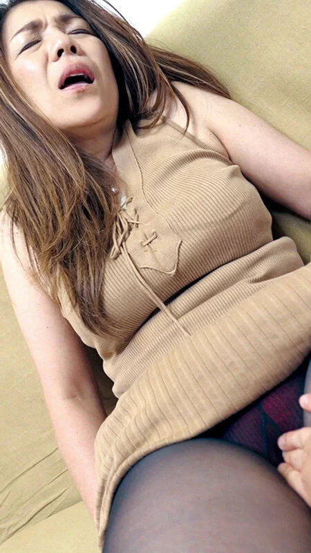 バスト100cmGカップ素人爆乳妻のくそエロい女体-1
