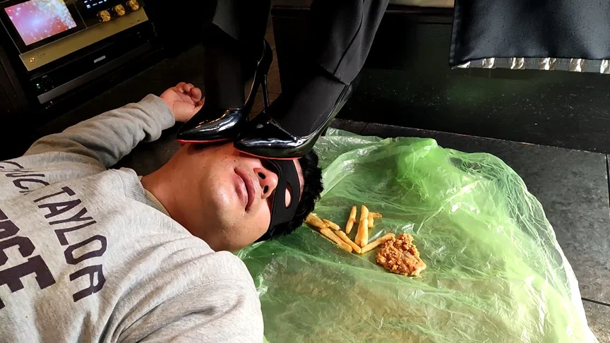 めいちゃんのエナメルヒールでポテトクラッシュ責め-5