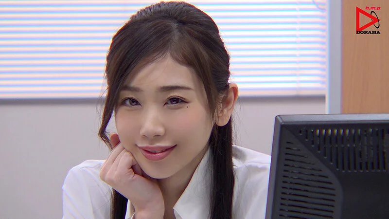ささやき淫語で誘惑してくる年下の女上司 小松杏-10