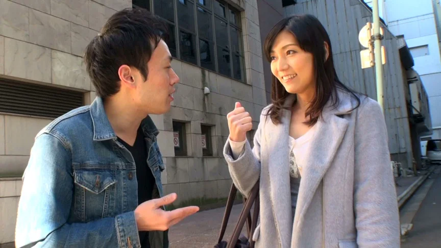 怪しげなナンパに結局ついてきてしまう欲求不満妻達-6