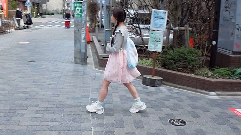 尾行わいせつ 三つ編み貧乳パイパン少●ゆかちゃん-2