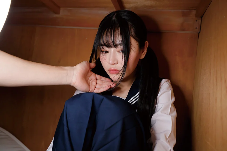 制服美少女中出し飼育 響乃うた-1