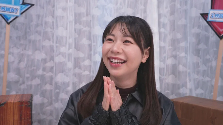 街行く素人娘が脱ぎ脱ぎあっち向いてホイ対決！りな編-1
