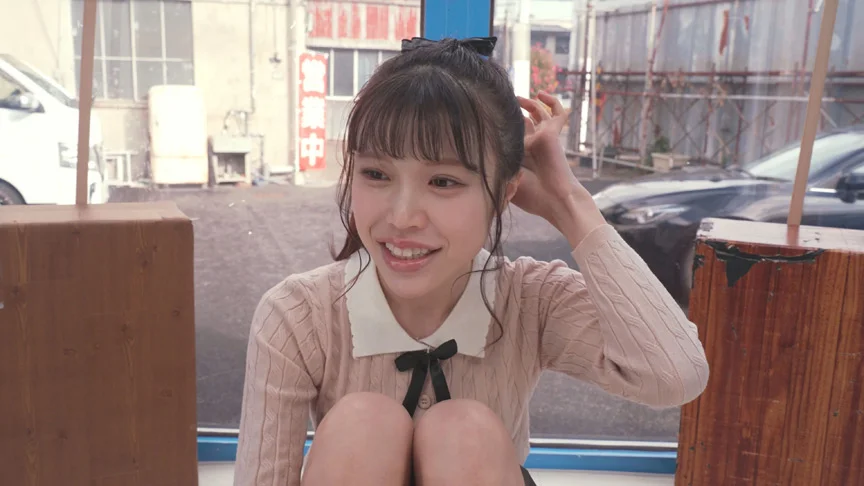街行く素人娘が脱ぎ脱ぎあっち向いてホイ対決！りょうか-1