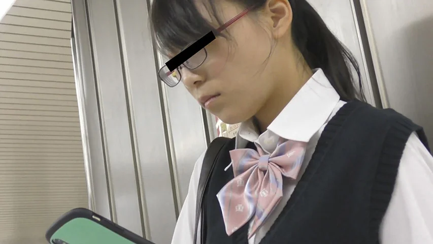 無断猥褻触ったもの勝ち！制服娘電車内痴○＃3-6