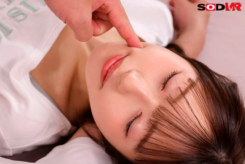 【VR】【8K】最近付き合った彼女と布団の中でダラダラセックスする怠惰な土曜の夜 天神羽衣初 VR-16