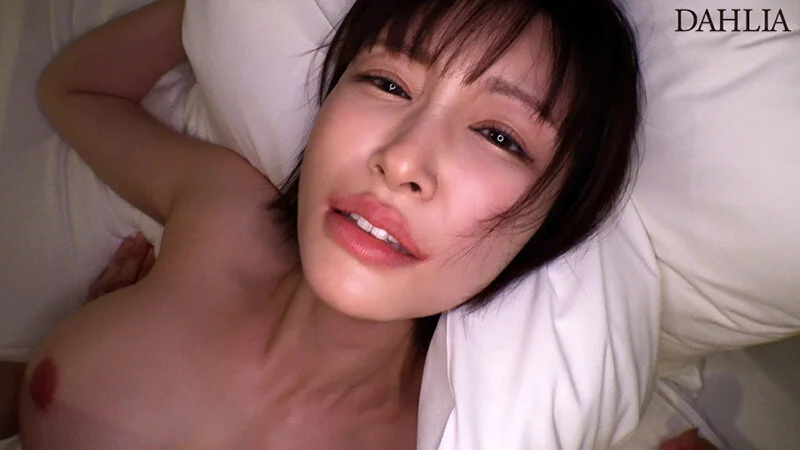 神乳素人！？ 圧倒的なスタイルで男を虜にするショートカット美女 角奈保-3
