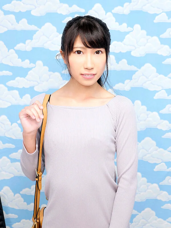 池袋で見つけた心優しい働くお姉さん 童貞くんのオナニーのお手伝いのつもりがセックス練習ってことで素股していてヌルっと入って筆おろし！？ 楠セナ-2