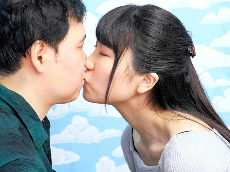 池袋で見つけた心優しい働くお姉さん 童貞くんのオナニーのお手伝いのつもりがセックス練習ってことで素股していてヌルっと入って筆おろし！？ 楠セナ-3