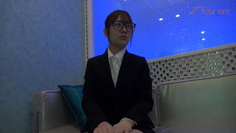 会社では目立たないように眼鏡をかけてるがパパ活をする働く女！ハメ撮りで何度もイキまくり終わらないピストンに「だめ！今イッた！」眼鏡に顔射！ 南乃そら-1