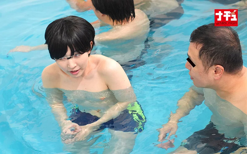つるぺた女子の男水着チャレンジ 県民プールでデカチンおじに女子だとバレて中出しされて…マジ最悪だったよぉぉ～！-9