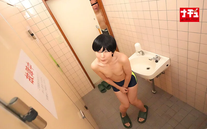 つるぺた女子の男水着チャレンジ 県民プールでデカチンおじに女子だとバレて中出しされて…マジ最悪だったよぉぉ～！-10