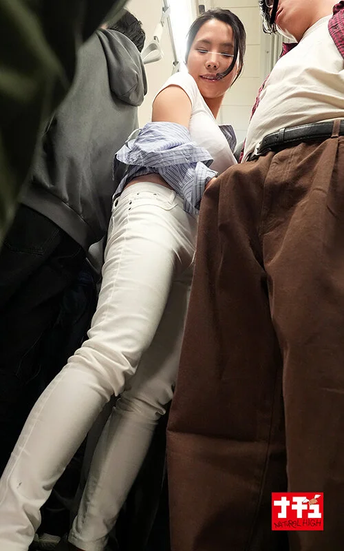 M男開発電車3 ポケット手コキで着衣内射精させる責め好きお姉さん-16