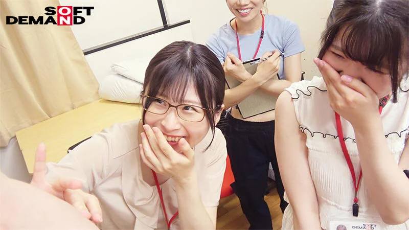 全裸男性を複数名の着衣SOD女子社員がじっくり恥じらい研究報告 真剣チクビ囲み実験 SOD性科学ラボ REPORT18 敏感反応に戸惑いながらも膨らむ乳首と脈打ちペニスから目が離せない16名-5