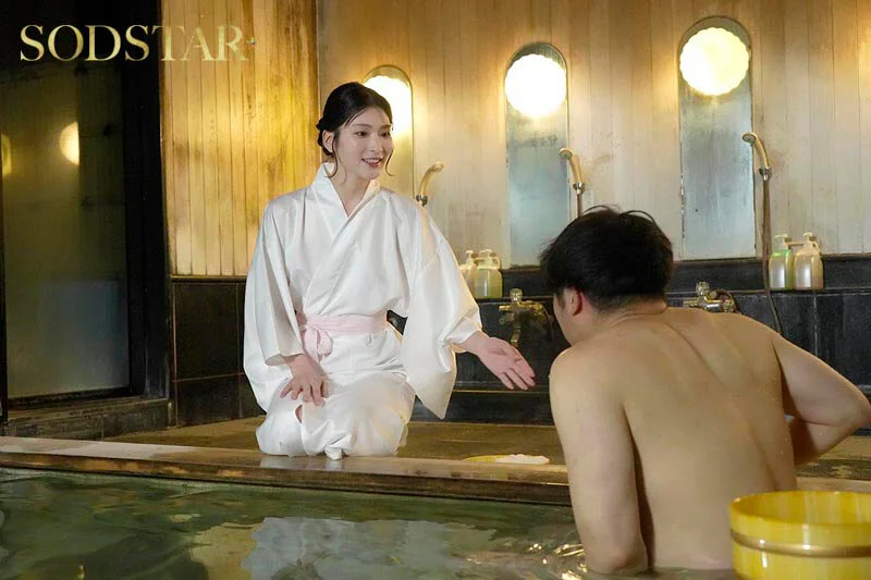 温泉旅行中の単独客やカップル 夫婦の男性を誘惑 館内で寝取りセックスをくり返す淫乱美人な若女将 本庄鈴-10