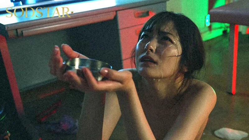 皆から好かれる院内のムードメーカー看護師A（26）職場で隠れモテしている既婚ドクターYが調合した謎のビタミン剤を盛られキメセク漬け ガンギマリよだれ垂れ流しグラインド騎乗位中毒者に 青空ひかり-11