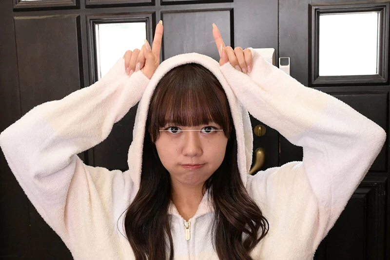 おにいちゃん！私とモフモフいたずら遊びしよ！ もふもふ部屋着でズボンも穿かずに無邪気にプリプリTバック尻が丸見えでまとわりついてくるので勃起した！-10