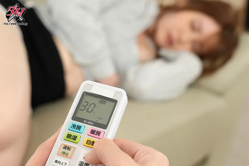 暑い…はぁはぁ…暖房強で露出が増えていく姉の友達（ハーフ）の無自覚誘惑に耐えられず…なりふり構わず汗だくセックスを繰り返した数日間。 天音ミシェル-2