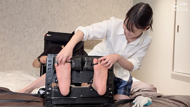 「【F/Mくすぐり】小さい体でイジワルな仕返しくすぐり！」わかしラボWAKA-083谷田かりな（4）-2