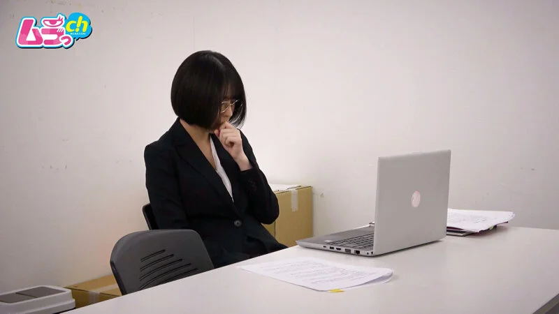 ニンゲン観察 清掃員は見た！！こっそり会議室でひとり遠隔バイブでオナニーするド変態OLはアクシデントチ●ポを夢見ていたに違いないのでお望み通り無理矢理ブチ込んであげました。-2