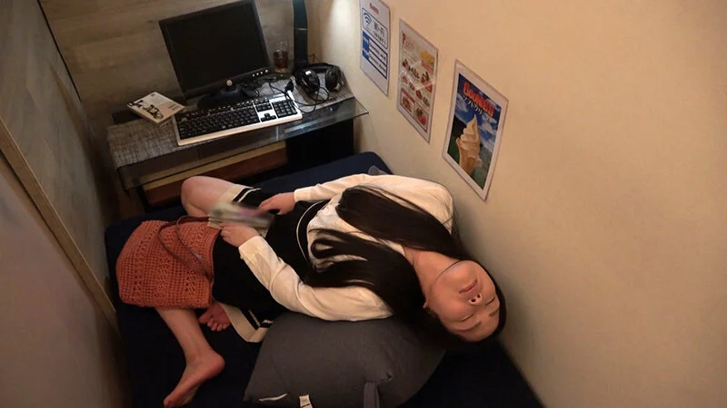 狙われた巨乳！ネカフェ店員の凶行映像！意識を失った女性客に迫る魔の手！-2