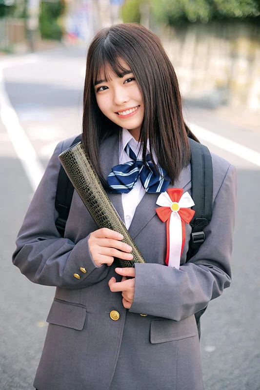 3分前まで女子○校生！卒業式直後にガチナンパ！生まれて初めての素股体験！クリトリスがデカチンと擦れ合って我慢出来ずにヌルっと生挿入！そのまま人生初の生中だし！！みく＆みさき-2