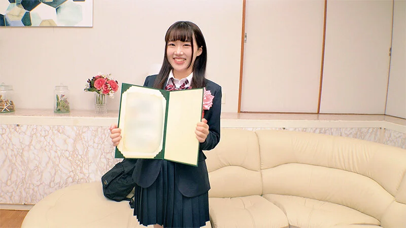 3分前まで女子○校生！卒業式直後にガチナンパ！生まれて初めての素股体験！クリトリスがデカチンと擦れ合って我慢出来ずにヌルっと生挿入！そのまま人生初の生中だし！！みく＆みさき-3