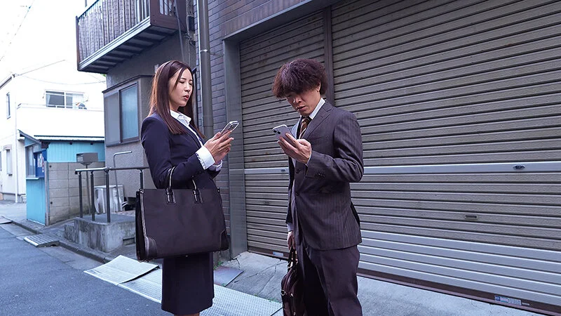 まさかの相部屋＆逆NTR 冴えない部下の俺に会社で一番の美人上司が… 水端あさみ-4