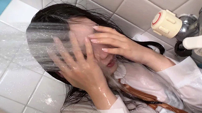 のぞき見バスタイム 騒音に耐えかねて窓を覗いたら地味で物静かな娘がお風呂場で自慰行為をしている姿をみてしまい、俺は発育途中のムチムチな身体に興奮してしまい我慢できずに犯した。 篠崎菜都香-3