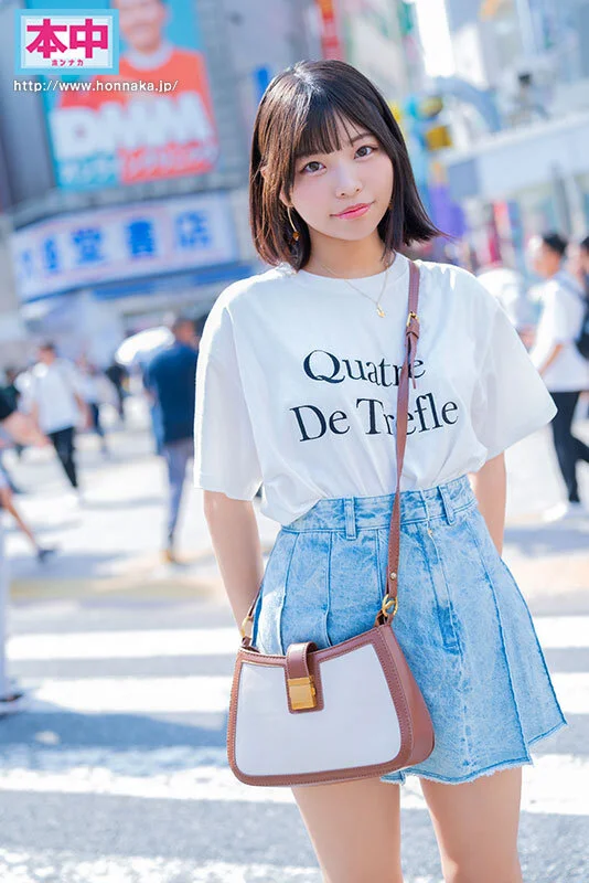 乃●坂にいる子にちょっと似てる女の子中出しAVデビュー 被写体モデル1時間3000円でやっている女子にAV出演交渉！即中出し解禁！ 水野ろあ-1