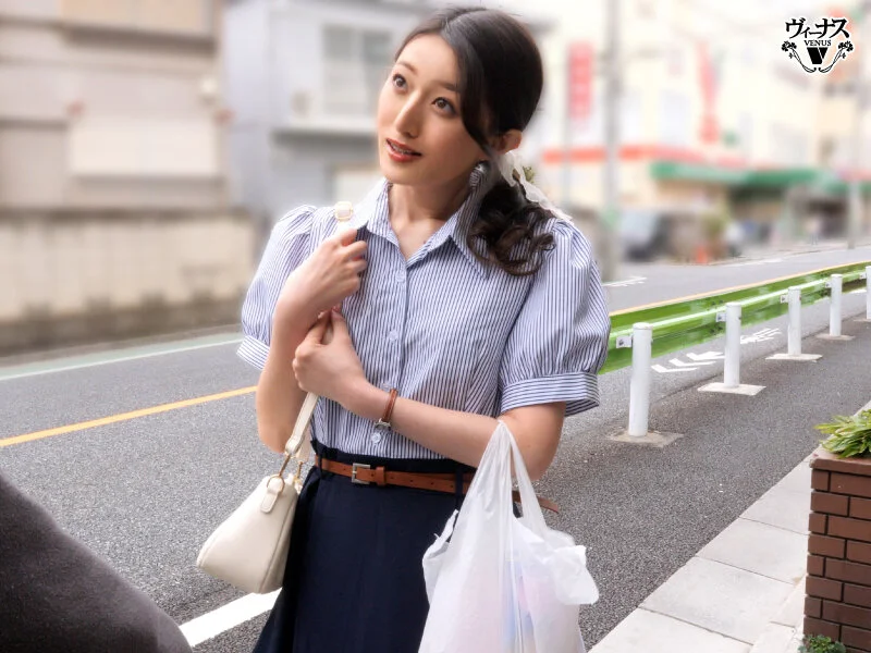 勉強と中出しを教えてくれる図書館で働く憧れの人妻司書 足立美緒-4