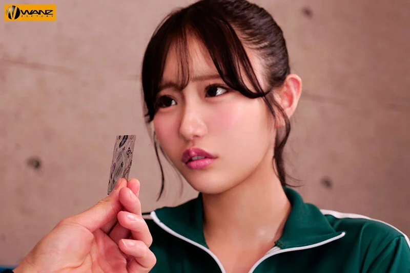コンドームが破れてまさかの生ハメ！超加速するピストンで何度も中出し！ 鈴の家りん-1