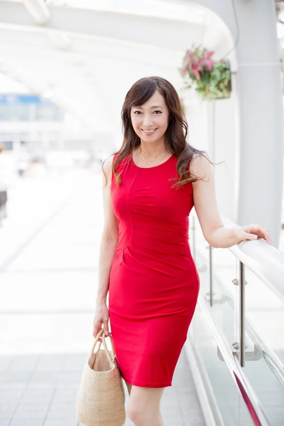 美魔女ナンパ！！しみけんが唸らす！熟女の理性吹き飛ぶ生FUCK！横浜みなとみらい編-1