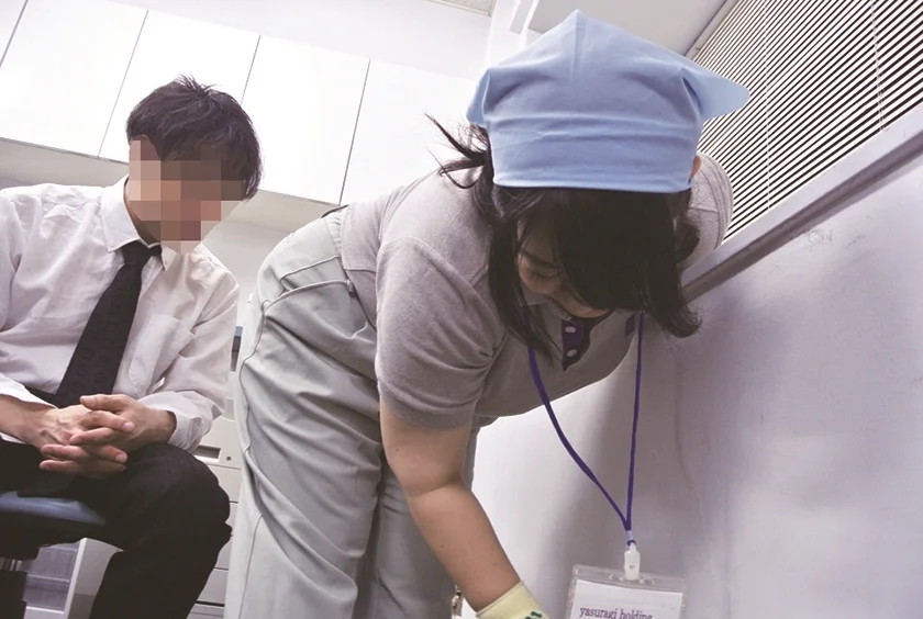 「ヤリたくなっちゃうから、いじらないで～」掃除のおばさんのムチ尻をねちっこく触ってみたら… 180分-1