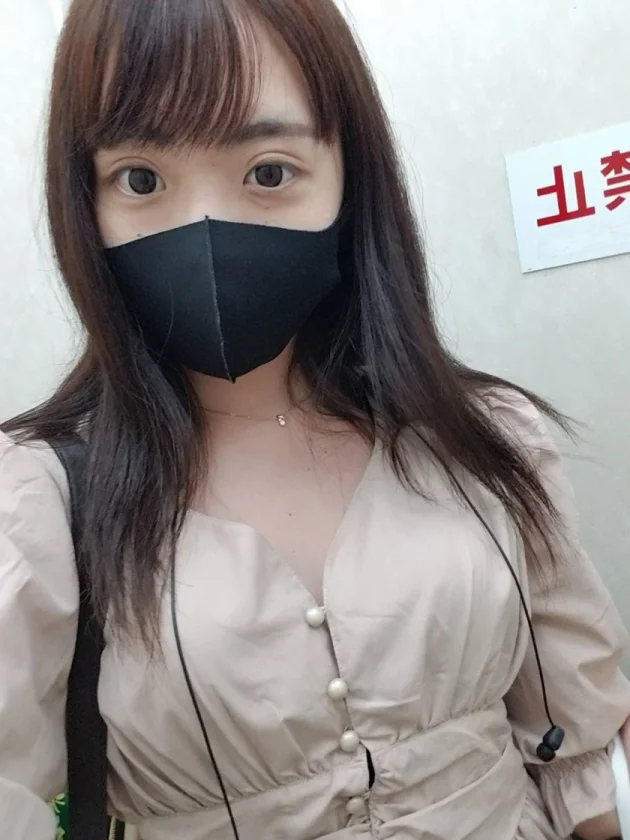 マスク着用を条件に撮影を了承してくれた普通の女子大生 めいちゃん 20歳-2