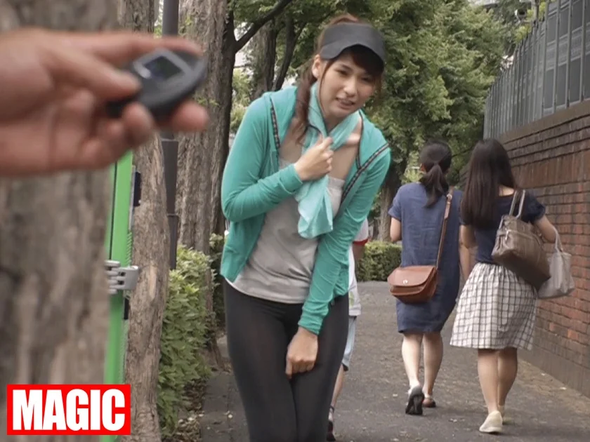 スケスケヨガパンツで街を歩く女を襲ったらデカ尻をくねらせてヨガる淫乱女だった！！-6