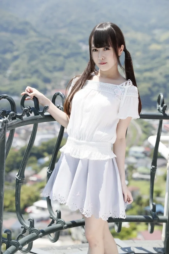 【VR】超アイドル級の美少女一ノ瀬ももが天使のアニメ声で「中にいっぱい出して」と耳元で囁くラブラブ中出しえっち-1