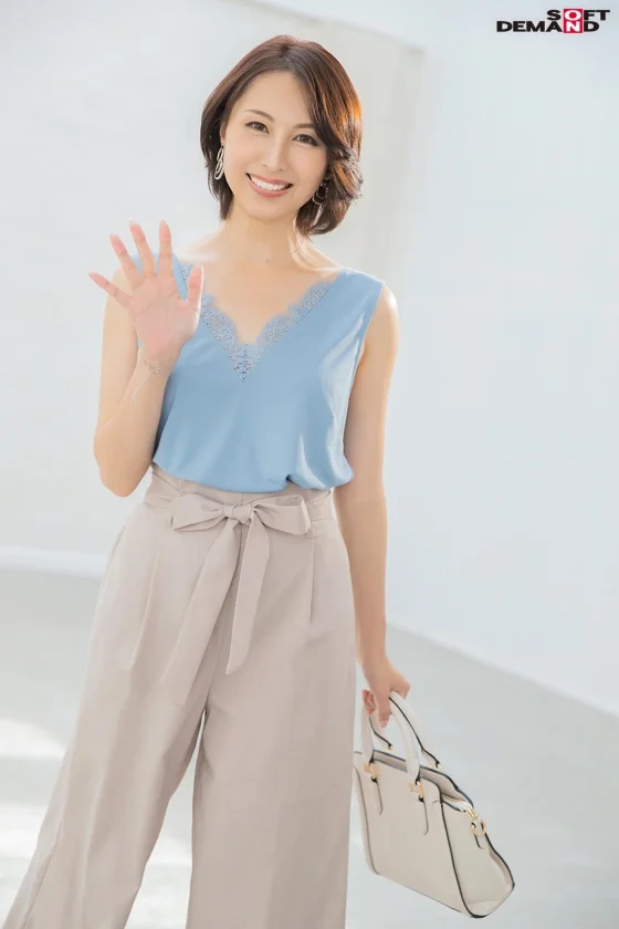 「美」と「聡明さ」を兼ね備えた現役美容家 41歳 佐田茉莉子 AV DEBUT-2