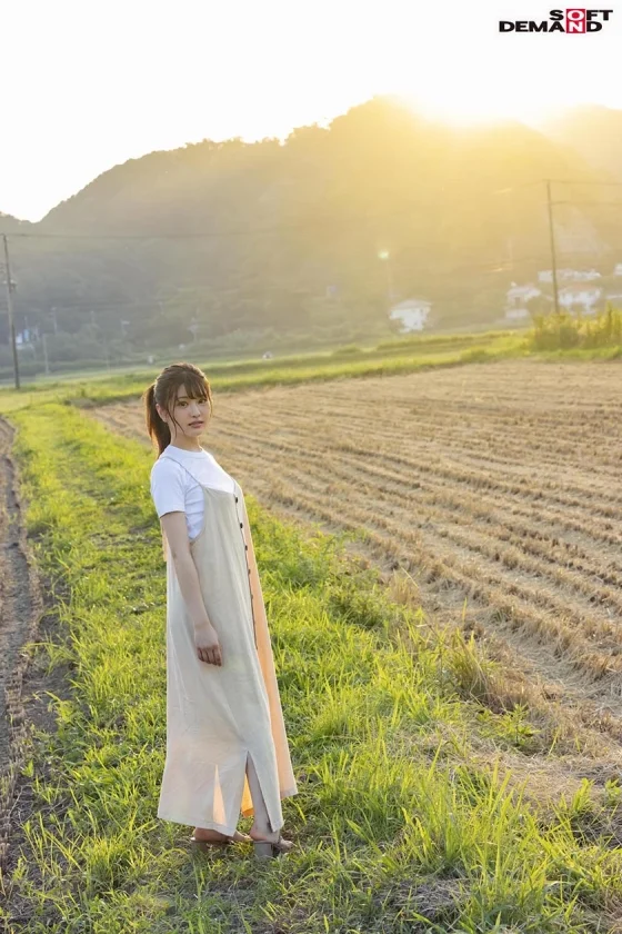 20年間北国育ち─ 無垢な天然もち肌ガールがAVアイドルを夢見て、ひとり東京にやってきた。AV初出演！ 春日えな(仮)20歳-1