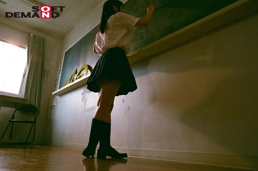 「まだまだコドモだね」って言われるけど、制服の中のカラダは早くオトナになりたがってるんだ― 野々原(ののはら)なずな 19歳 SOD専属AVデビュー-8