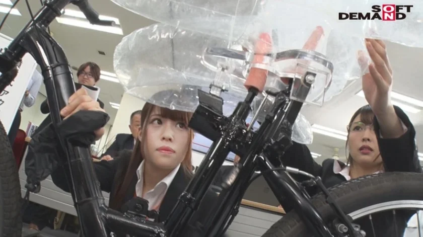 SOD女子社員 噴射式2穴交互挿入アクメ自転車がイクッ！ 新車発表会の実験台となりイキまくった、2名の女子社員 桜庭洋子 星野優衣香-14