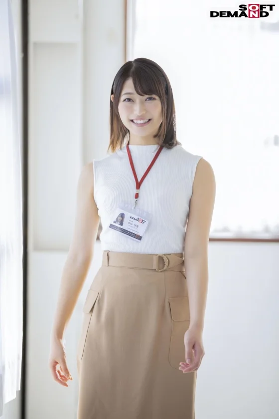 朗報！期待の新卒AV出演(デビュー)！ 社内のアイドル！えっちで可愛い中山ちゃん(22) 中山琴葉-1