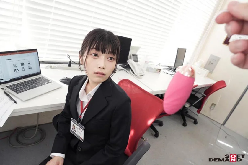 人事部中途2年目石川陽波に悶絶ガマン業務を強行！絶対に失敗できない会社説明会の日に密着しながらお股に玩具で徹底イカセ！-2