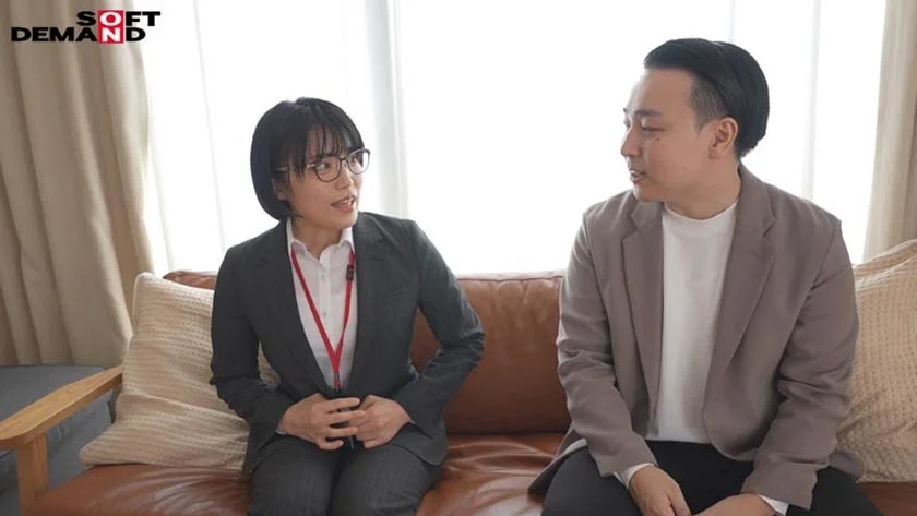 いつでもちゃんと人の気持ちを汲んだ前向きな言葉で元気をくれるコミュ力高めの頼れる処女SOD女子社員 童貞さんと初AV出演 総務部 中途1年目 大隈睦心 31歳-10