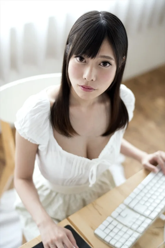 本職 現役デザイナー 超巨乳！！極上のくびれ！奇跡のプロポーションを持つ、誰もが抱きたくなる新人発掘 白石りん 20歳 AVデビュー-11