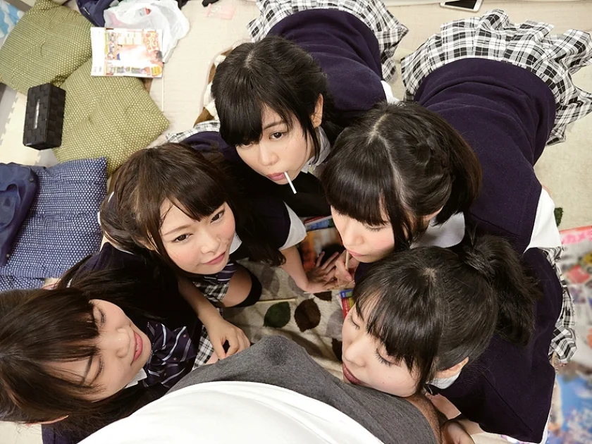 ニーハイ天国！見舞いに来た同級生5人のたなぼたパンチラ なつめ愛莉 宮村ななこ 藤川菜緒 持田栞里 明海こう-3