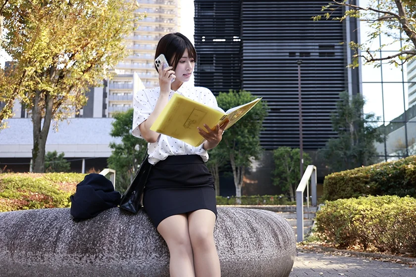 「私、競泳水着好きでごめんなさい…」 いつも競泳水着を着て興奮しています 服の下に水着を着て働くOL-2