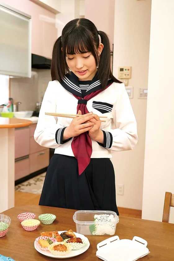 セーラー服の美少女に中出し10人BEST VOL.02 早美れむ 松本いちか 美甘りか 南梨央奈 平花-12
